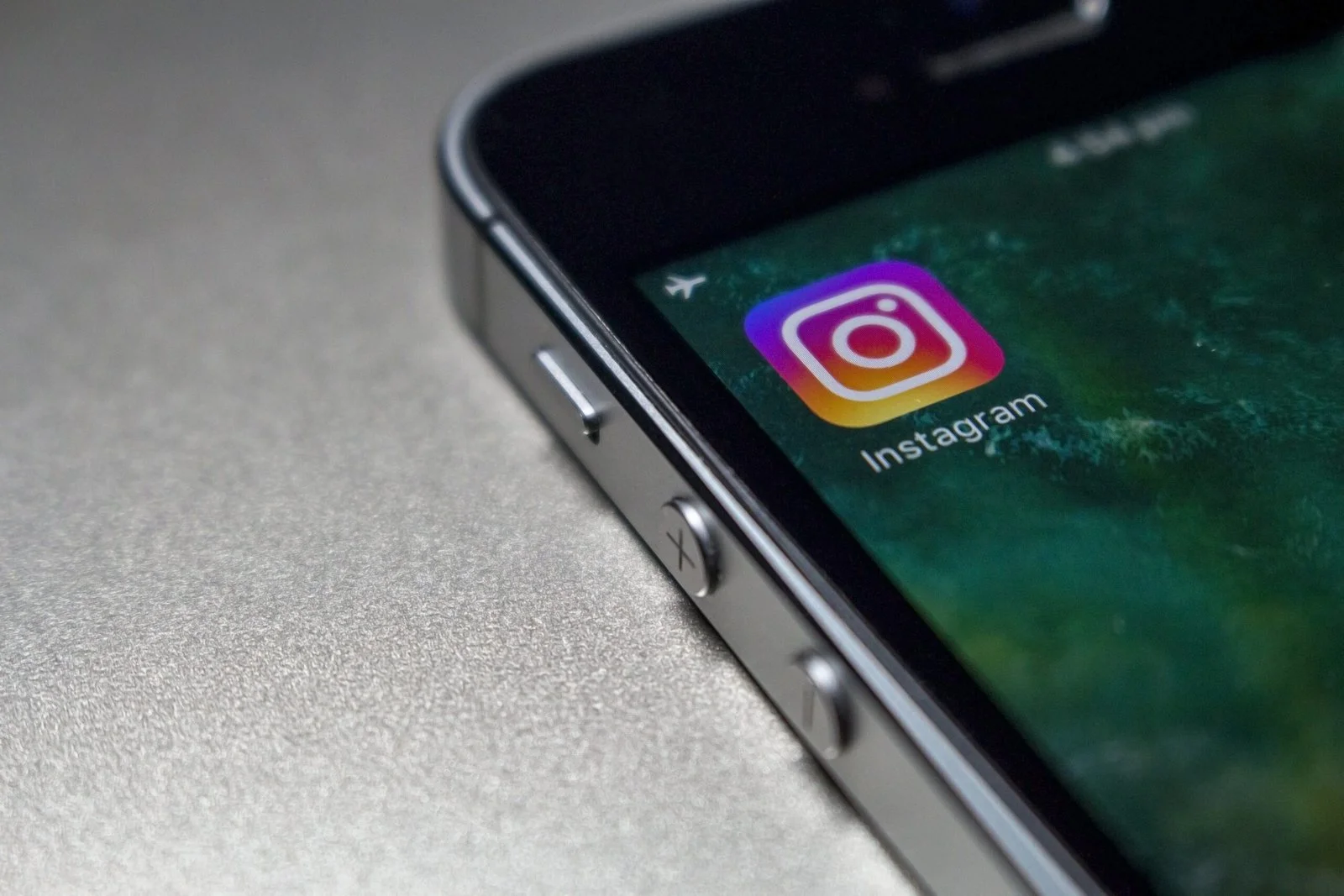 Instagram Limits Strangers To 1 Message