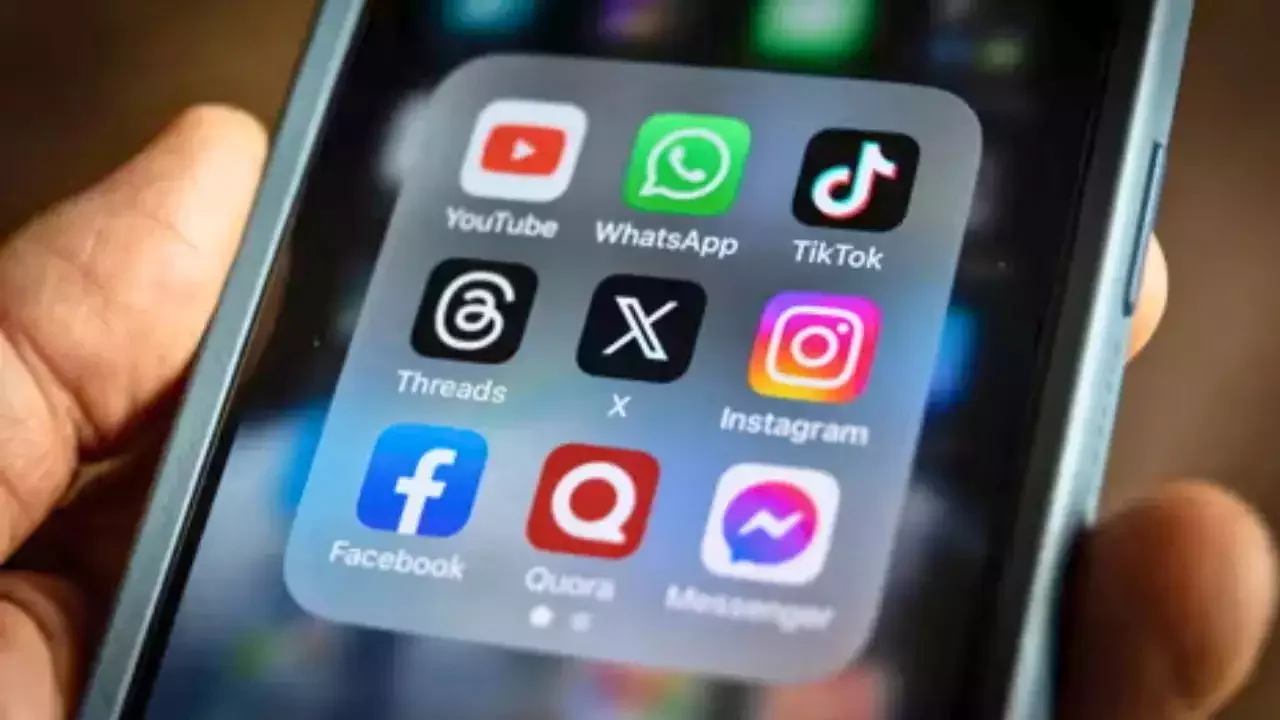 WhatsApp video calls AR