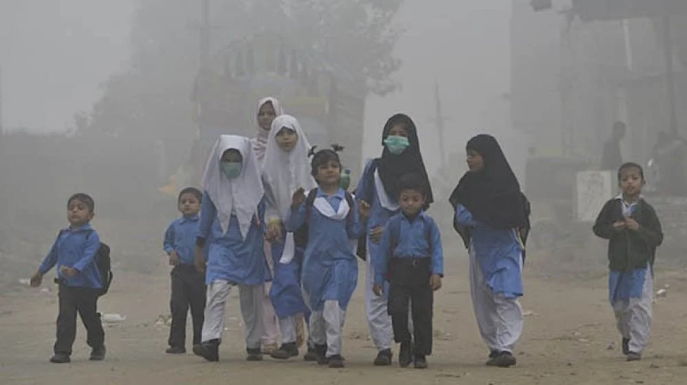 Punjab school smog closures