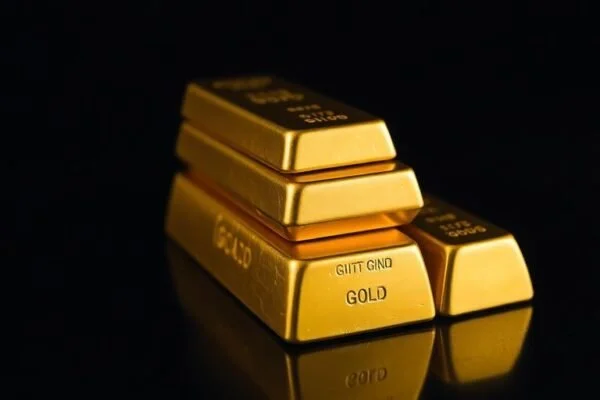 Gold prices rise globally
